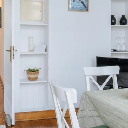 Pena In Arroios, By Mycelia Лісабон