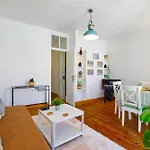 Portucale ! Downtown 3br With Balcony Лиссабон