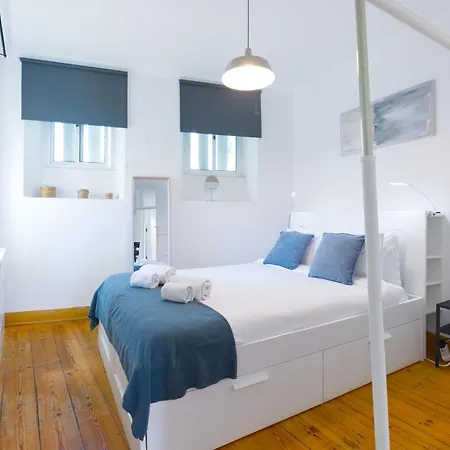 Portucale ! Downtown 3br With Balcony Лиссабон