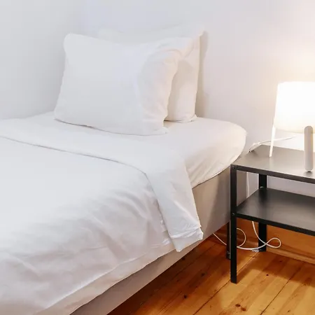 Pena In Arroios, By Mycelia Lejlighed *